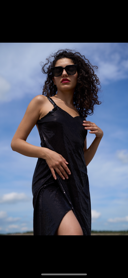 Wrap dress in black sequined fabric