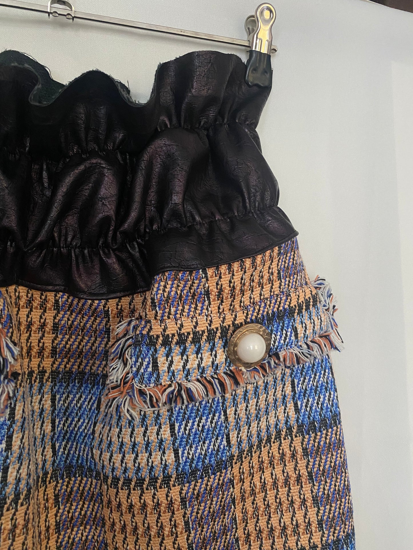 Skirt with houndstooth pattern 