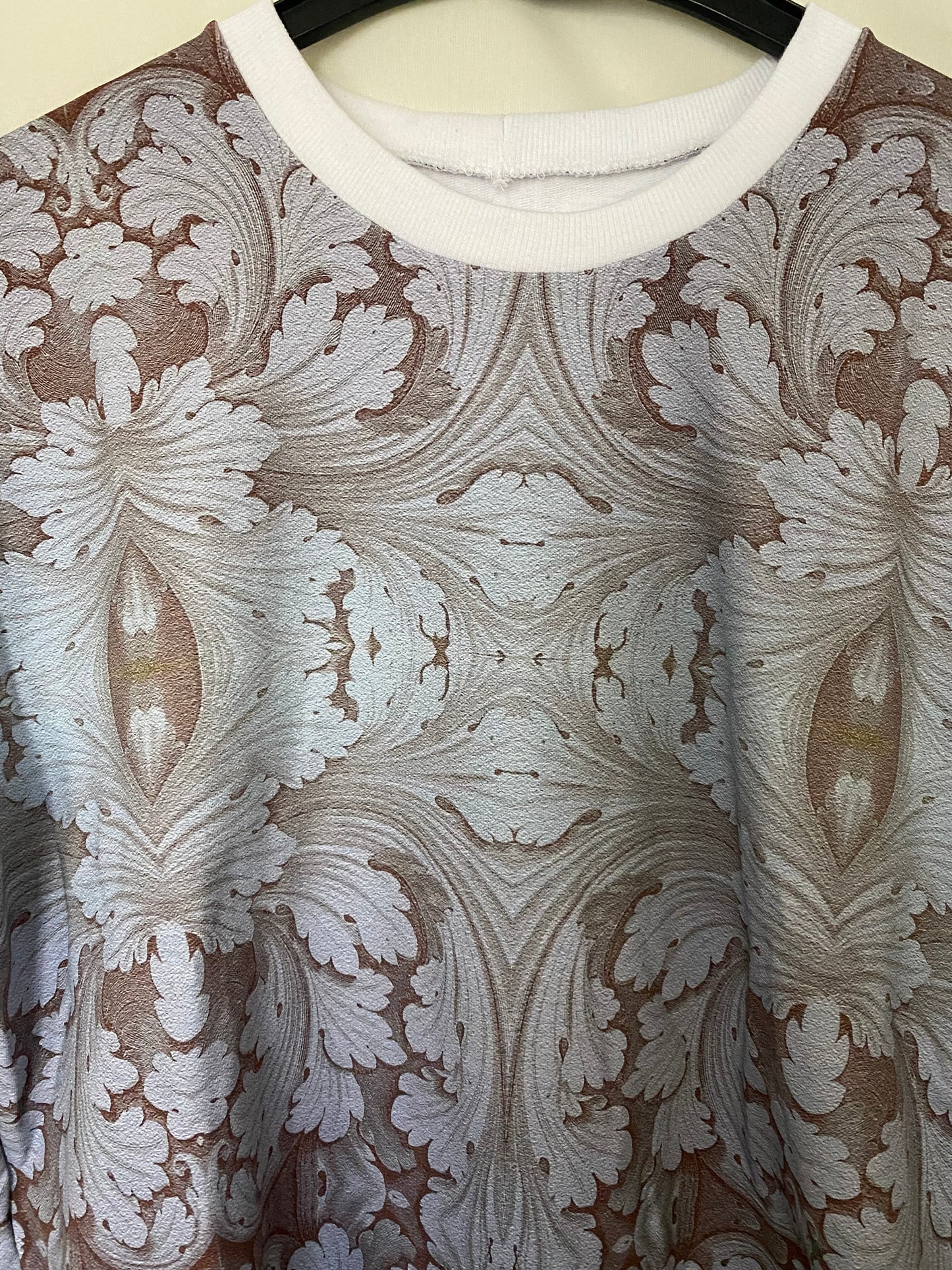 T-shirt with monochrome ornamental print 