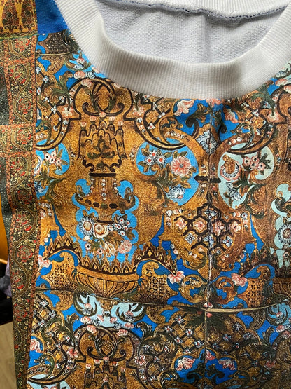 T-shirt with opulent print
