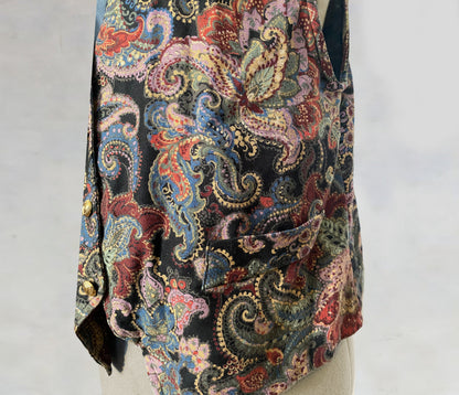 Unisex vest with paisley motifs