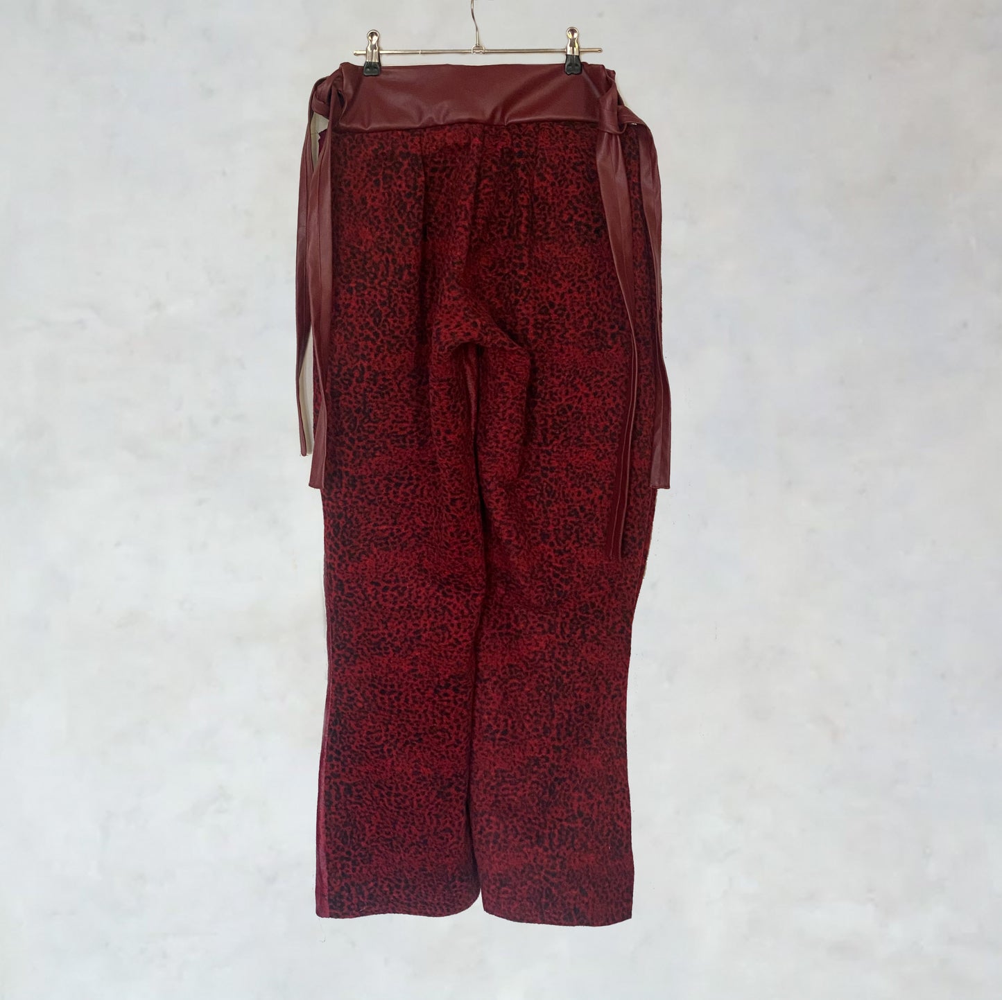 Hose mit Animalprint und Bindebändern